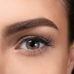 Diseño profesional de cejas