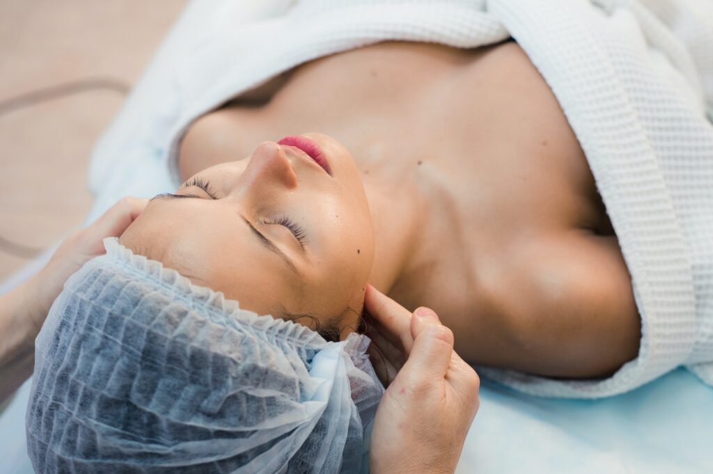 Rejuvenecimiento facial natural: cómo cuidar la piel con el paso del tiempo