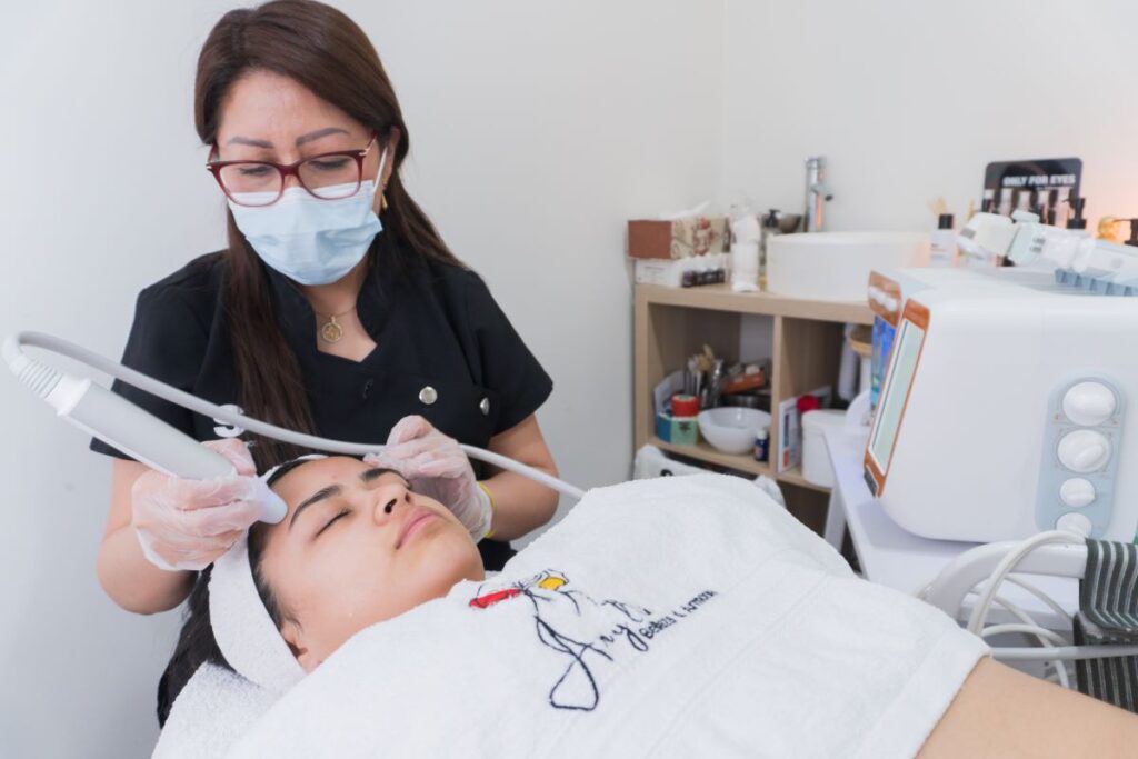 Limpieza facial profunda en Madrid: cuándo hacerla y qué beneficios tiene